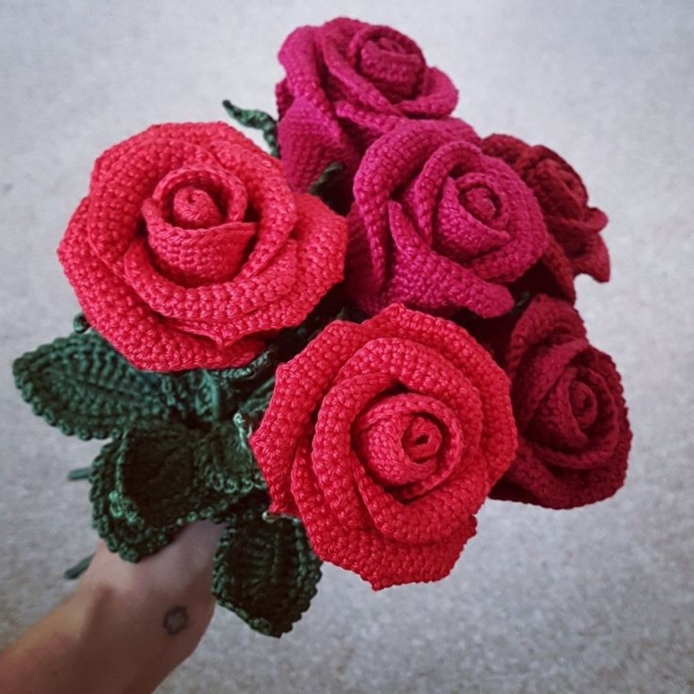 Red crochet roses πΉ - Picture 1 of 1